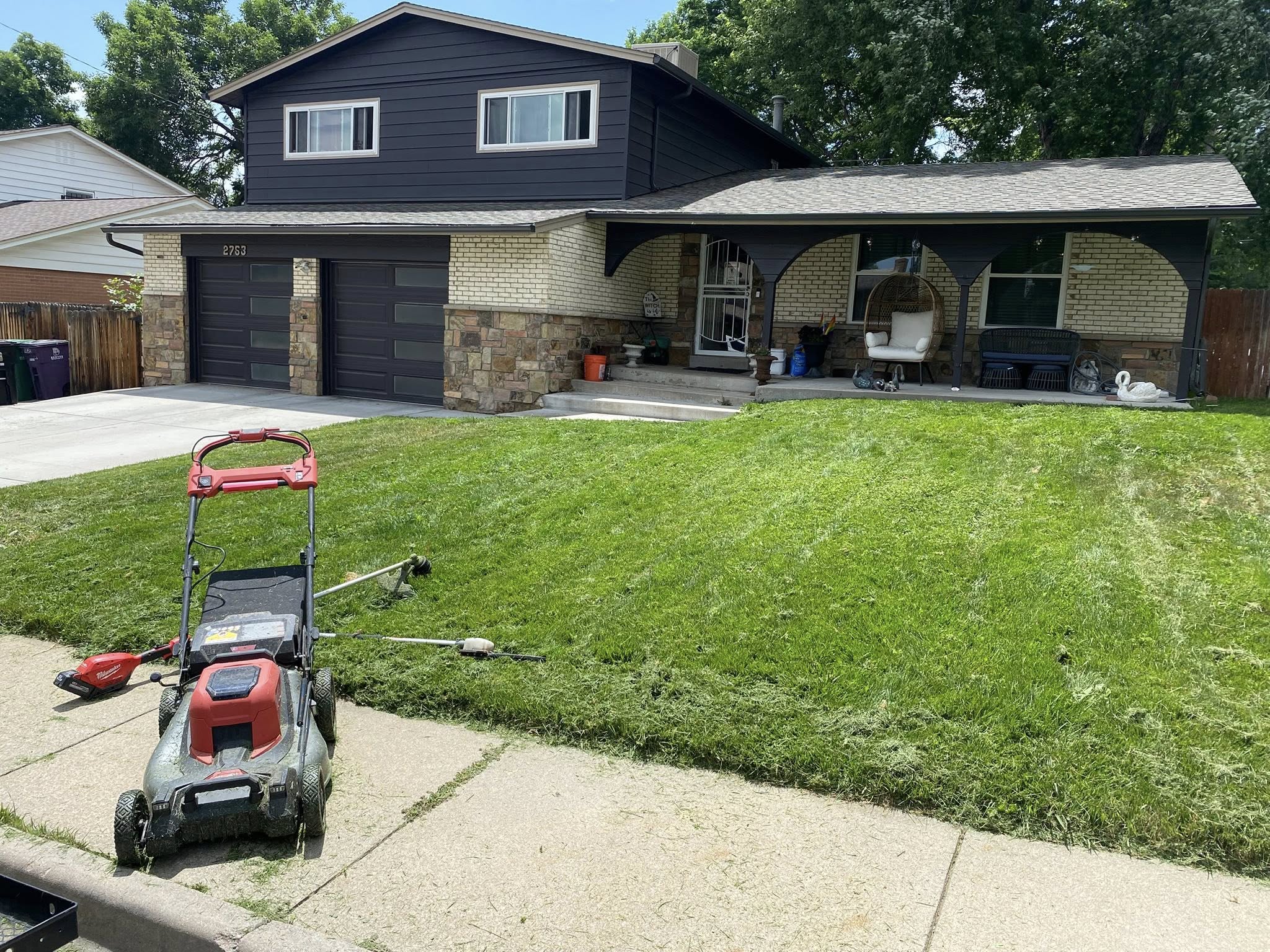 Commercial building lawn mowing service Greater Sudbury