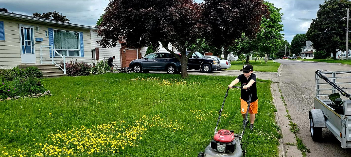 Grass cutting service Sudbury residential lawn