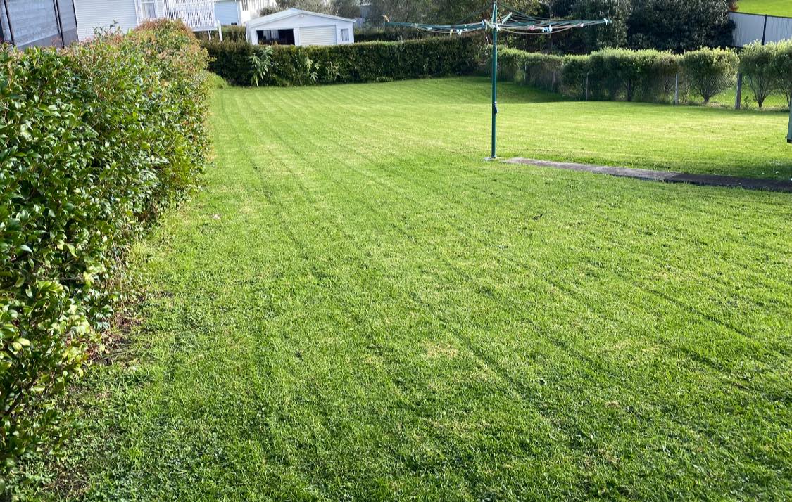 Mowing frequency calendar for Sudbury Ontario lawn showing spring summer and fall schedule