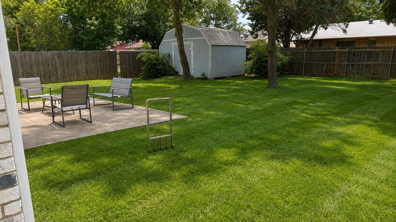 Hanmer Ontario residential lawn professional care Cutting Edge Lawn note door