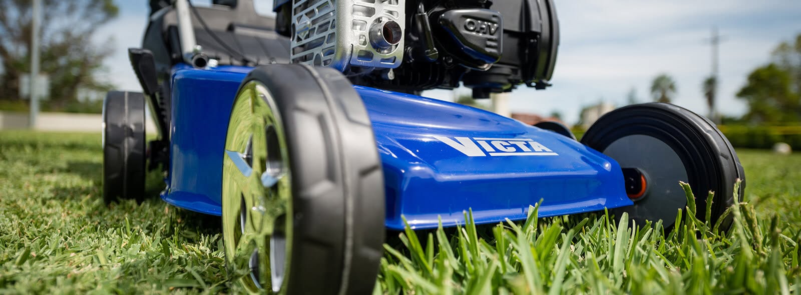 Ryan Lingenfelter giving honest equipment advice to a Sudbury Ontario homeowner about lawn mowers