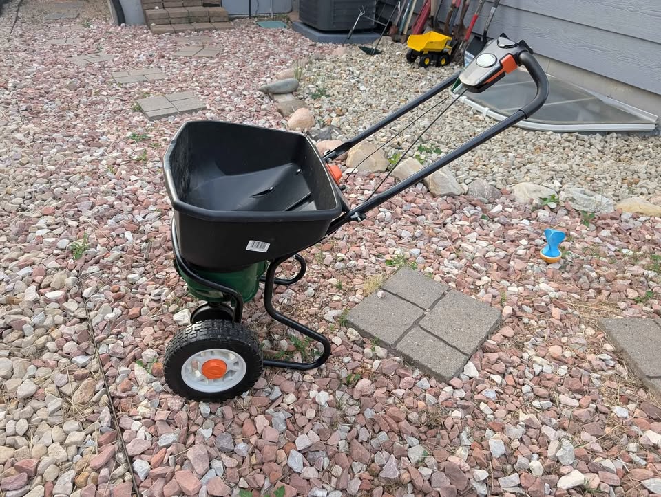 lawn fertilizer application spreader residential lawn Garson Greater Sudbury Ontario spring